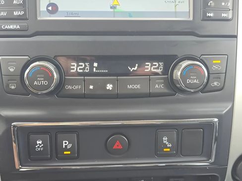 Used 2017 Nissan Titan SV image 13