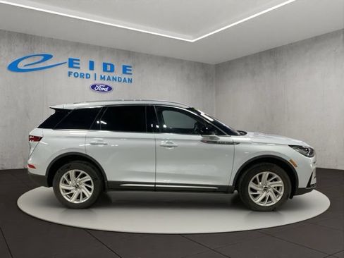 Used 2025 Lincoln Corsair AWD w/ Towing Package image 8