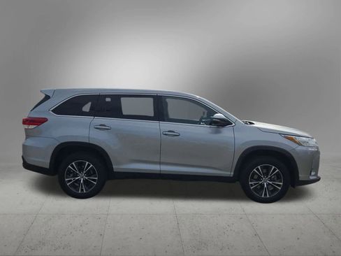 Used 2019 Toyota Highlander LE image 7