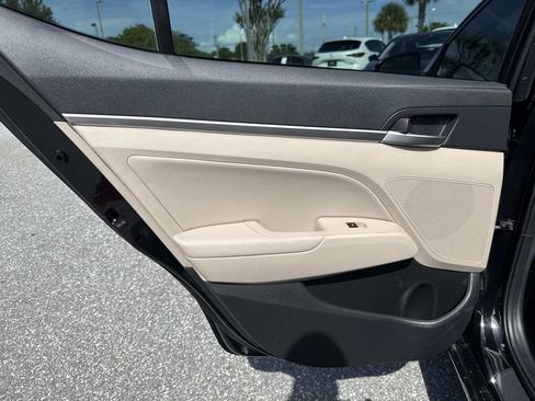 Used 2020 Hyundai Elantra Limited image 13