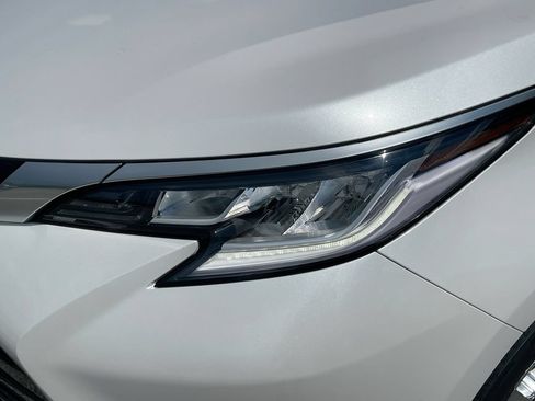 Used 2026 Toyota Sienna Limited FWD image 20