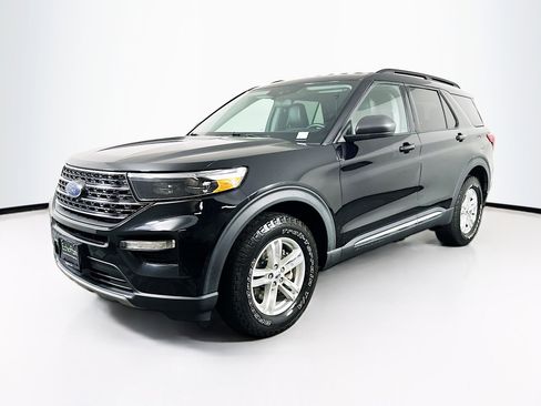 Used 2021 Ford Explorer XLT w/ Equipment Group 202A image 3