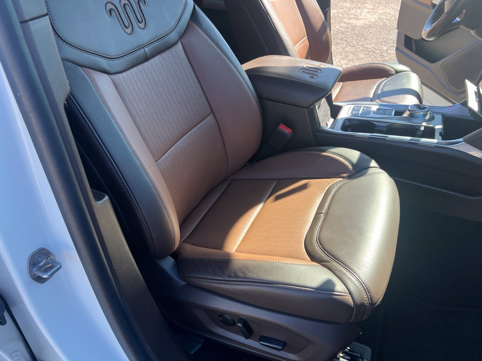 Used 2024 Ford Explorer King Ranch w/ Technology Package RWD image 27