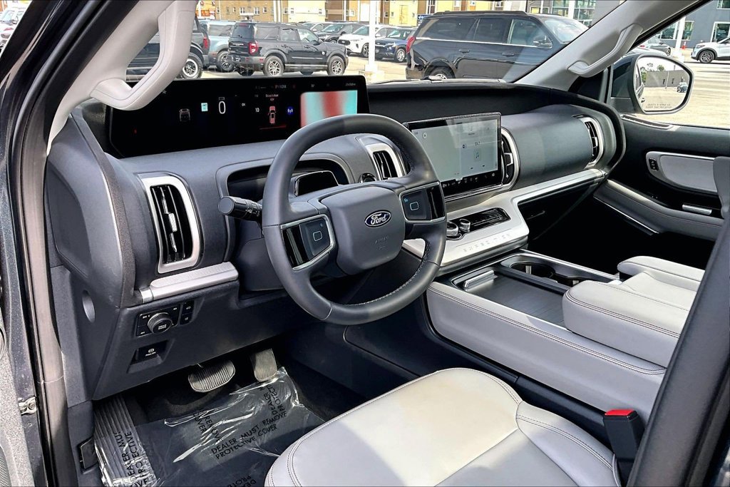 Certified 2025 Ford Expedition Active AWD/4WD image 13