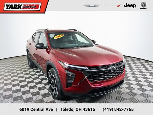 Used 2024 Chevrolet Trax RS image 1