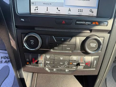 Used 2018 Ford Explorer XLT w/ Equipment Group 202A AWD/4WD image 28
