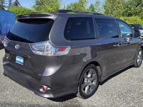 Used 2015 Toyota Sienna SE Premium FWD image 3