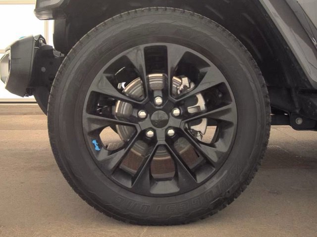 Used 2022 Jeep Wrangler Unlimited Sahara w/ Cold Weather Group AWD/4WD image 21