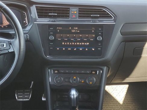 Used 2021 Volkswagen Tiguan SEL Premium R-Line image 27