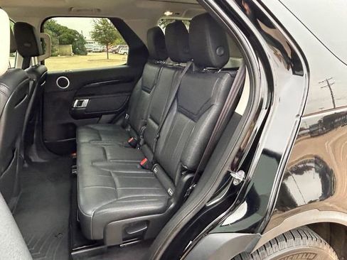 Used 2019 Land Rover Discovery SE image 10