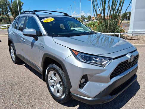 Used 2021 Toyota RAV4 XLE w/ Convenience Package AWD/4WD image 9