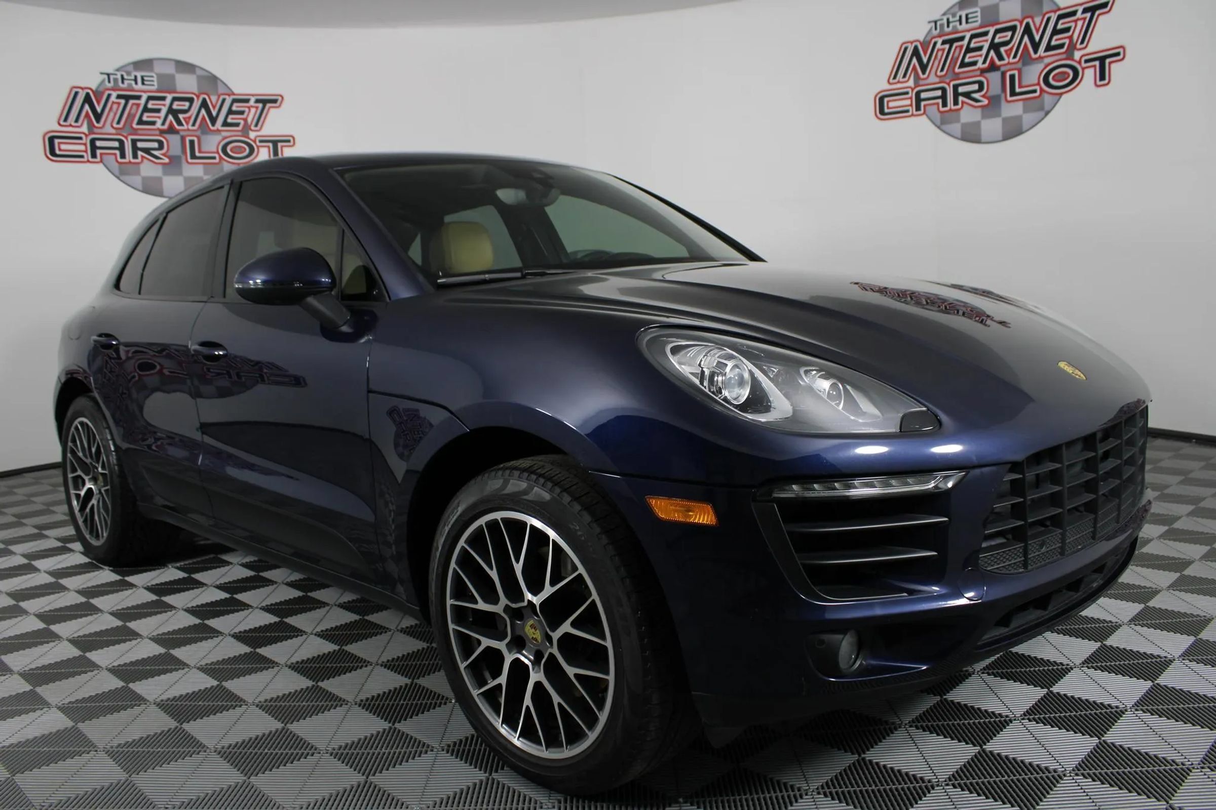 Used 2018 Porsche Macan Sport Edition AWD/4WD image 9