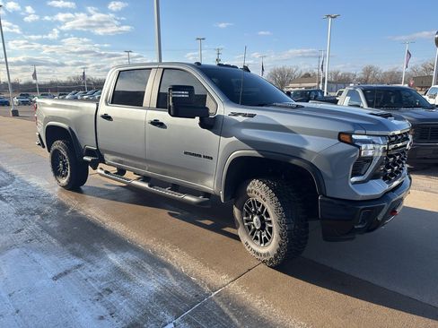 Used 2026 Chevrolet Silverado 2500 ZR2 image 3