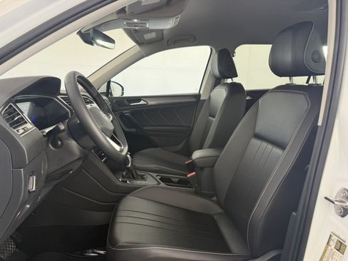 Used 2024 Volkswagen Tiguan SE FWD image 15