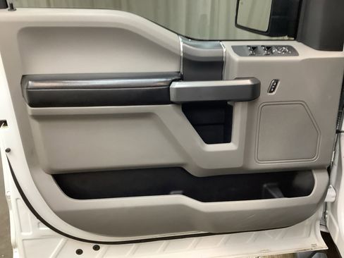 Used 2018 Ford F150 XLT w/ Equipment Group 302A Luxury AWD/4WD image 12