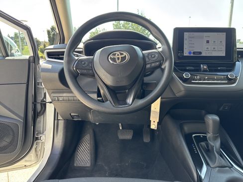 Used 2025 Toyota Corolla LE FWD image 16
