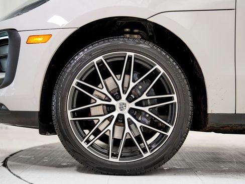 Used 2025 Porsche Macan image 31