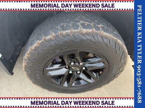 Used 2020 Chevrolet Silverado 1500 LT Trail Boss AWD/4WD image 14