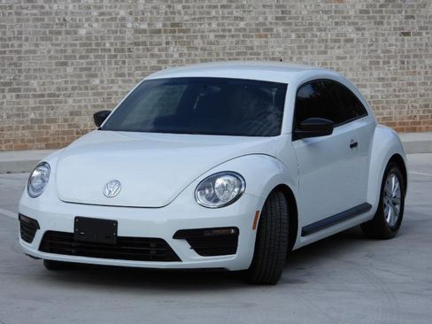 Used 2018 Volkswagen Beetle 2.0T FWD image 9