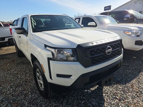 Used 2022 Nissan Frontier S image 2