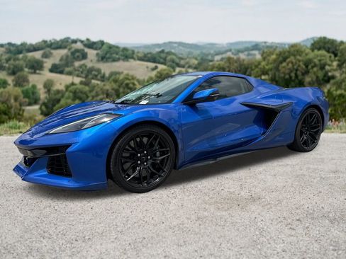 Used 2023 Chevrolet Corvette Z06 RWD image 3