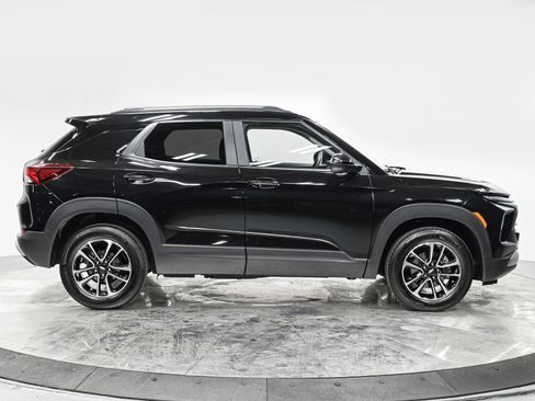 Used 2025 Chevrolet TrailBlazer LT w/ Convenience Package AWD/4WD image 8