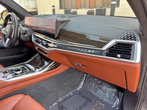 Used 2023 BMW X7 xDrive40i w/ Executive Package AWD/4WD image 15