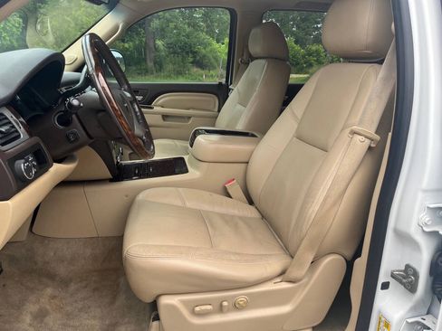 Used 2012 GMC Yukon XL Denali RWD image 15