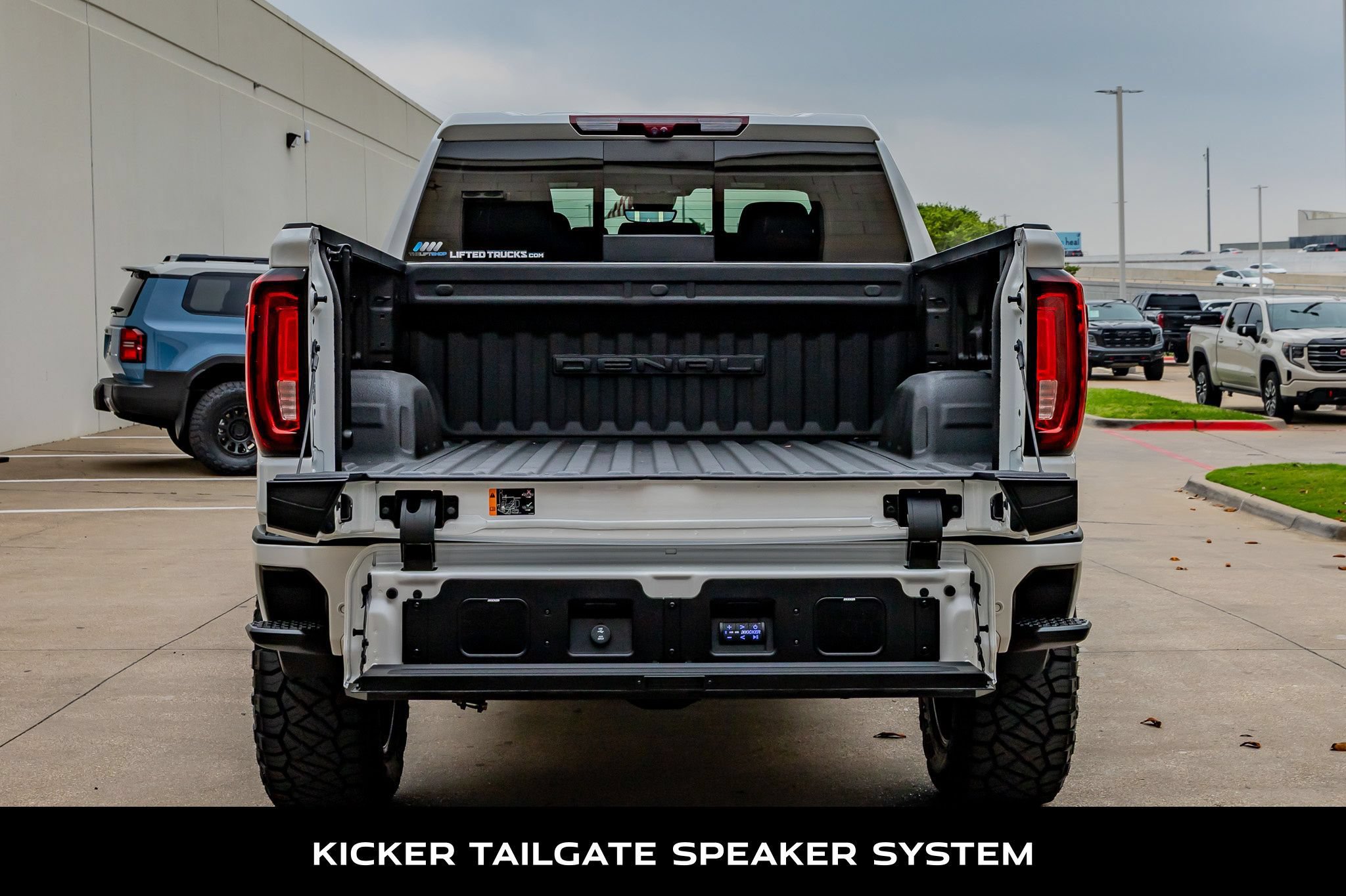 Used 2024 GMC Sierra 1500 Denali Ultimate AWD/4WD image 9