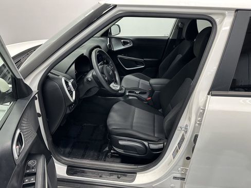 Used 2023 Kia Soul LX w/ LX Technology Package FWD image 14