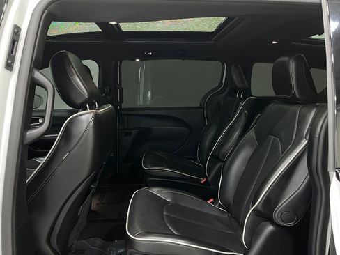 Used 2021 Chrysler Pacifica Limited w/ Premium & Safety Sphere Group image 28