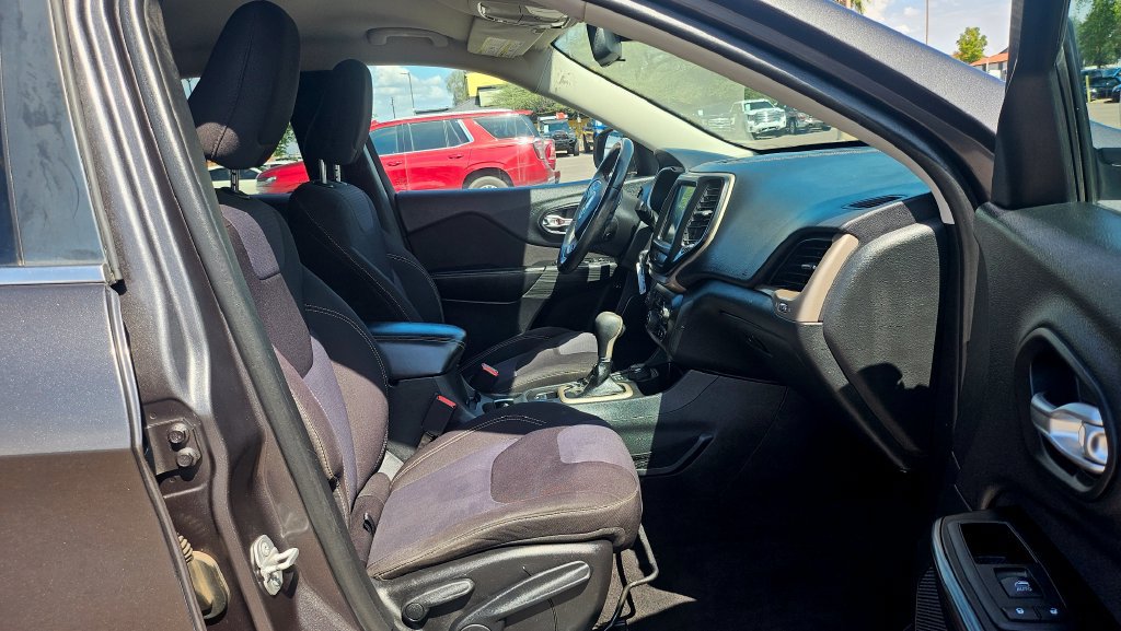 Used 2015 Jeep Cherokee Latitude AWD/4WD image 19