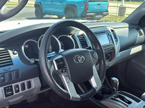 Used 2014 Toyota Tacoma PreRunner w/ SR5 Package RWD image 11