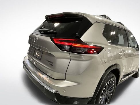 Used 2025 Nissan Rogue Platinum w/ Platinum Premium Package image 11