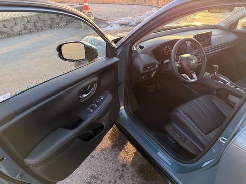 Used 2026 Honda HR-V EX-L image 11