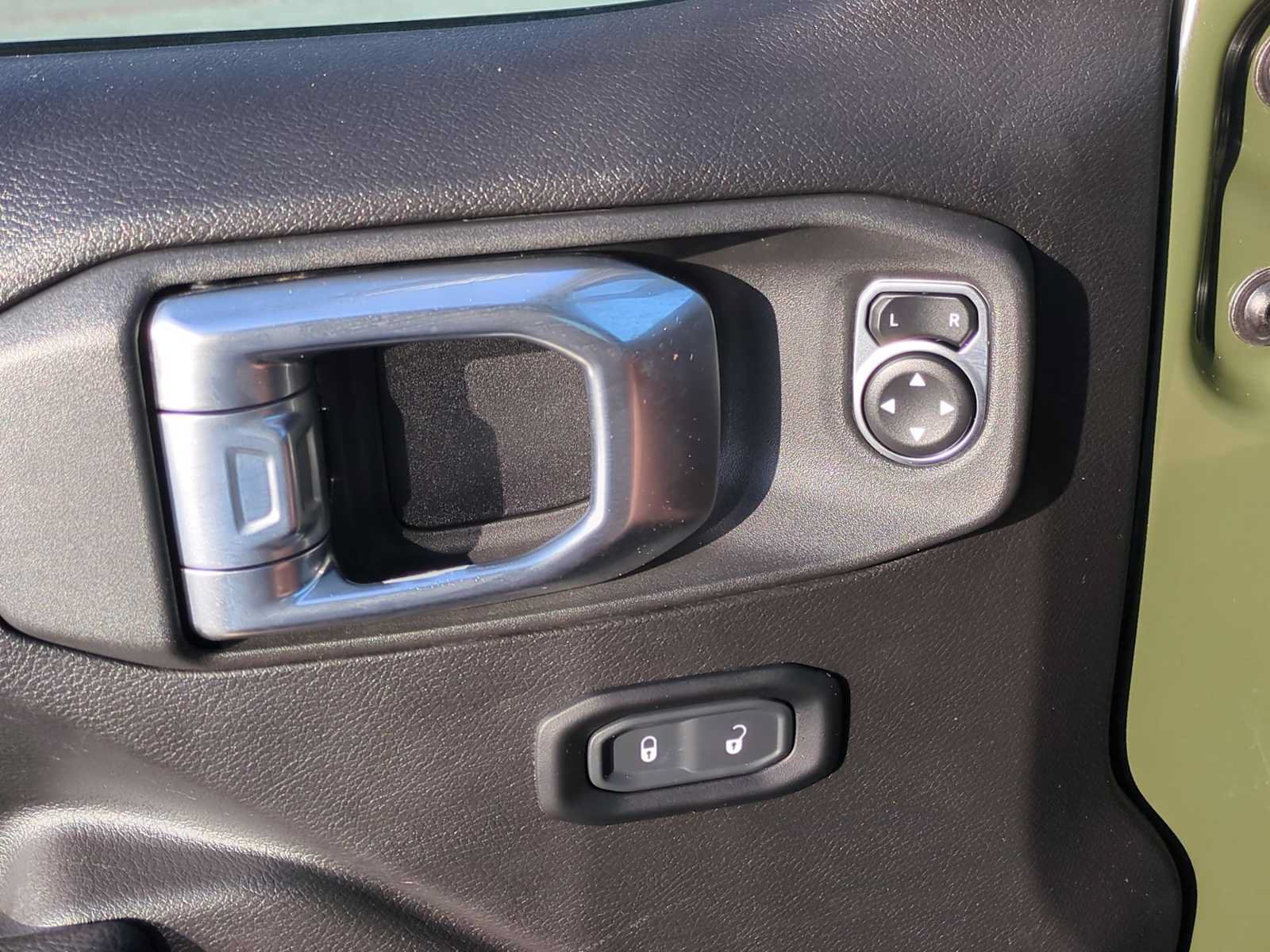 Used 2023 Jeep Gladiator Sport AWD/4WD image 22