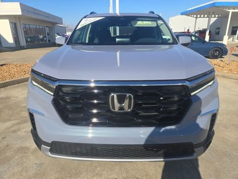 New 2025 Honda Pilot Touring image 8