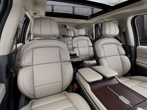New 2027 Lincoln Navigator Reserve AWD/4WD image 10