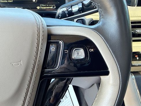 Used 2022 Lincoln Aviator Reserve w/ Elements Package Plus image 40