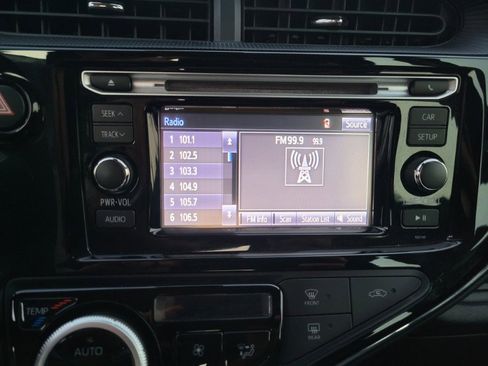 Used 2018 Toyota Prius C Two image 29