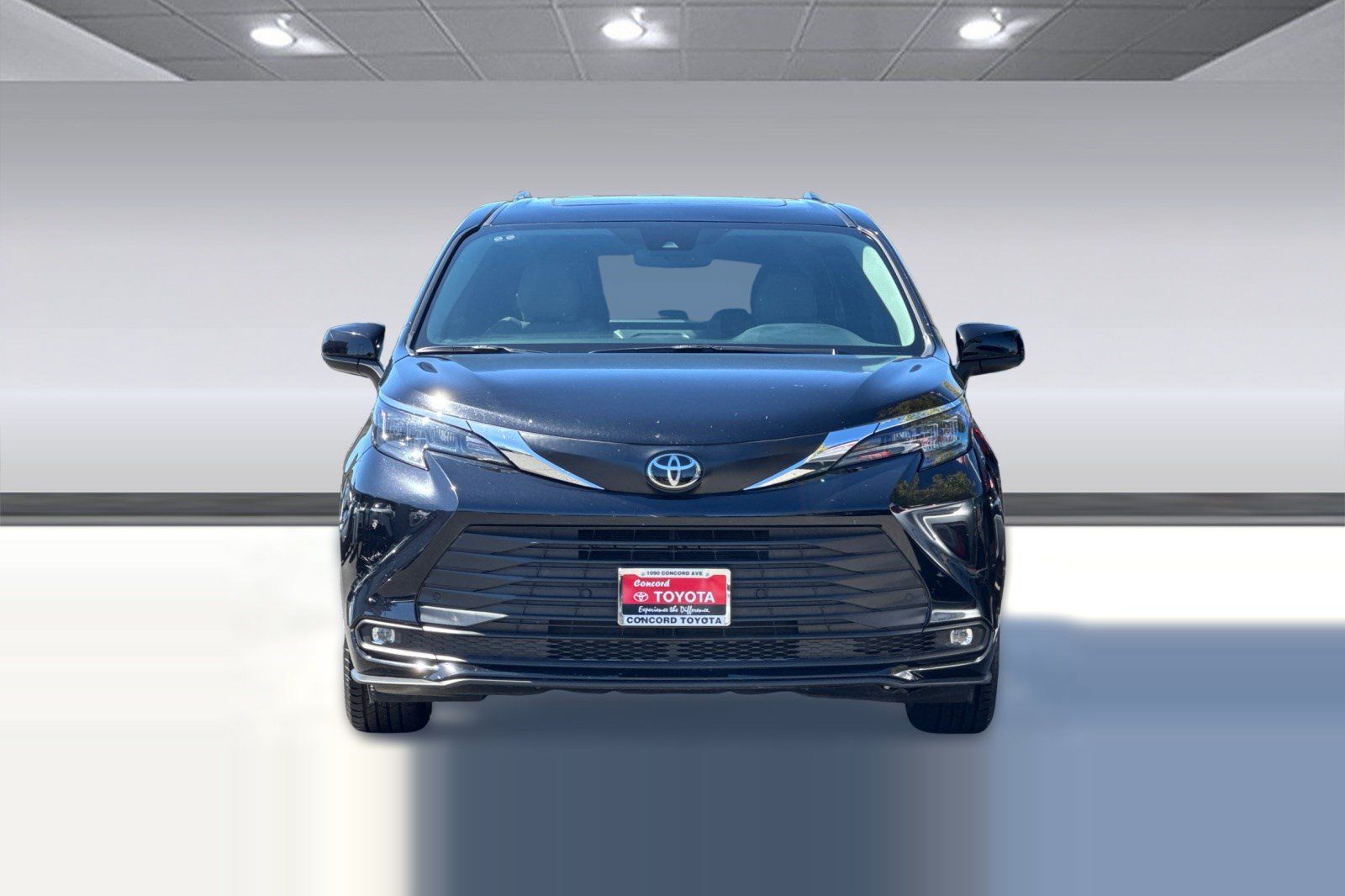 Used 2026 Toyota Sienna XLE FWD image 6