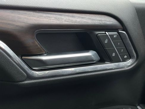 Used 2025 GMC Sierra 1500 SLT image 12