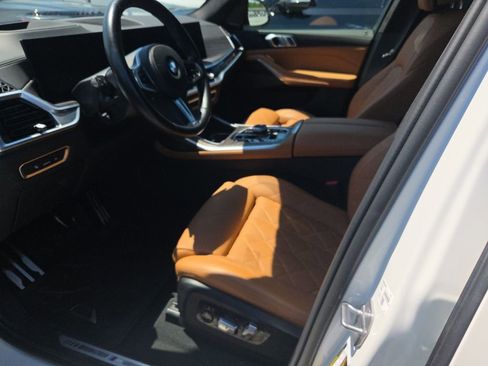 Used 2024 BMW X7 xDrive40i w/ Executive Package AWD/4WD image 3