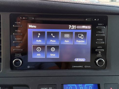 Used 2019 Toyota Sienna XLE FWD image 44