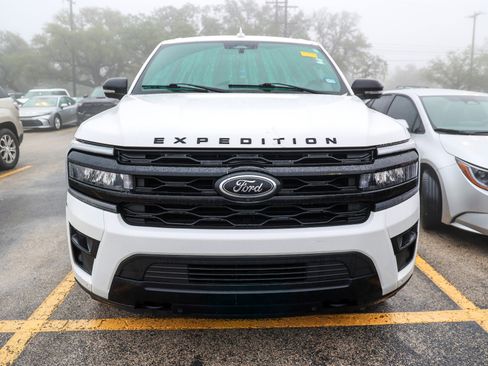 Used 2022 Ford Expedition Limited AWD/4WD image 3