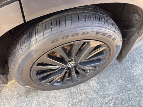 Used 2023 Toyota Highlander XSE image 6