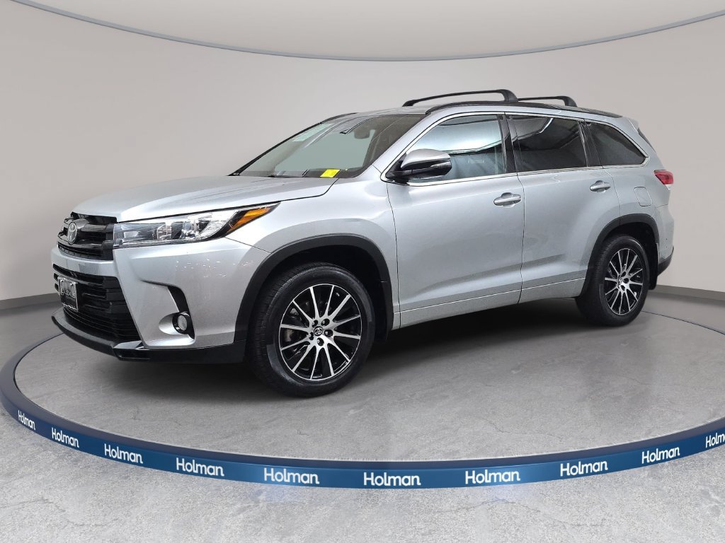 Used 2017 Toyota Highlander SE AWD/4WD image 1