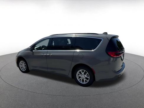 Used 2022 Chrysler Pacifica Touring-L FWD image 8