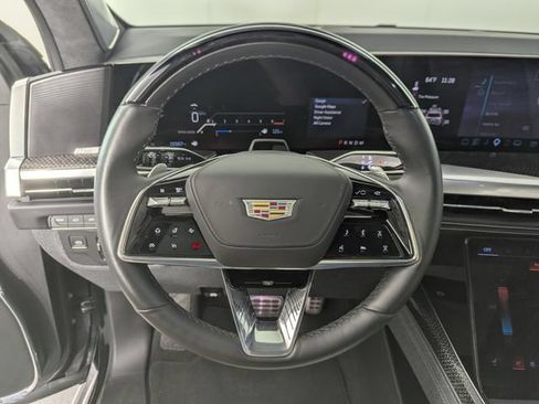 Used 2025 Cadillac Escalade ESV V AWD/4WD image 13