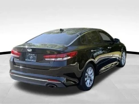 Used 2018 Kia Optima LX w/ 17" Alloy Wheels Package FWD image 6